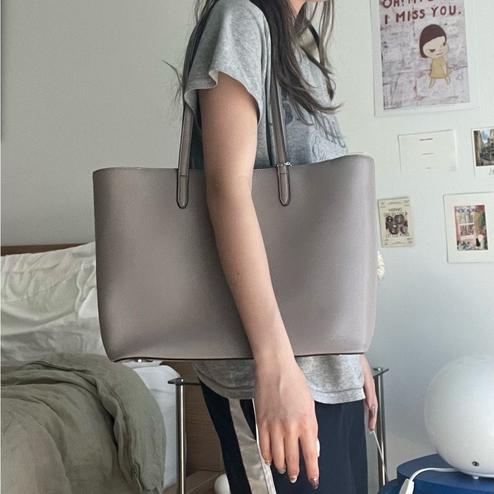 Dkny Gray Tote Bag Sleek Minimalist Design